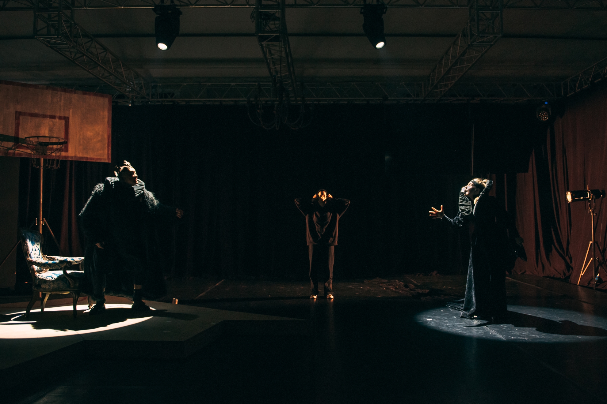 Спектакль подростки. Планетарий санкт-петербург маленький принц. Театр премьер. Принц в корзине спектакль тутак. Принц в корзине спектакль.