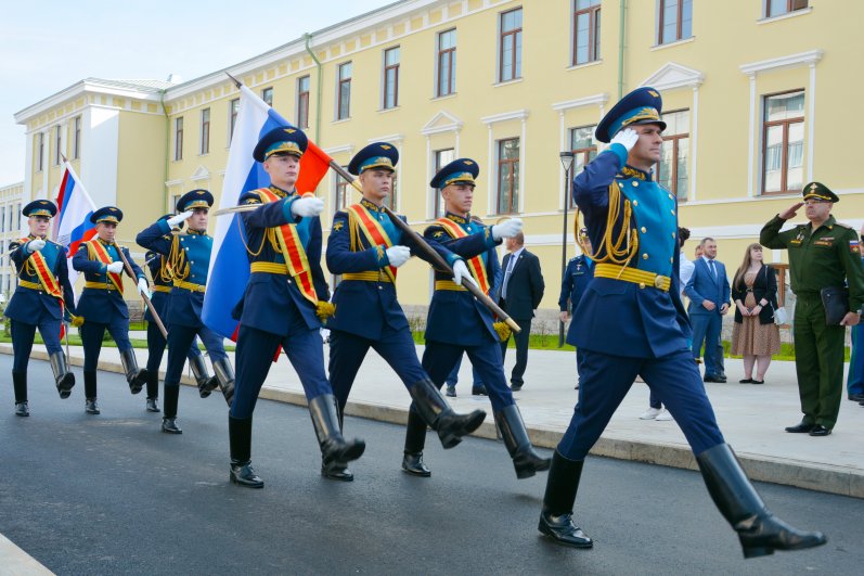 Парад открыт.