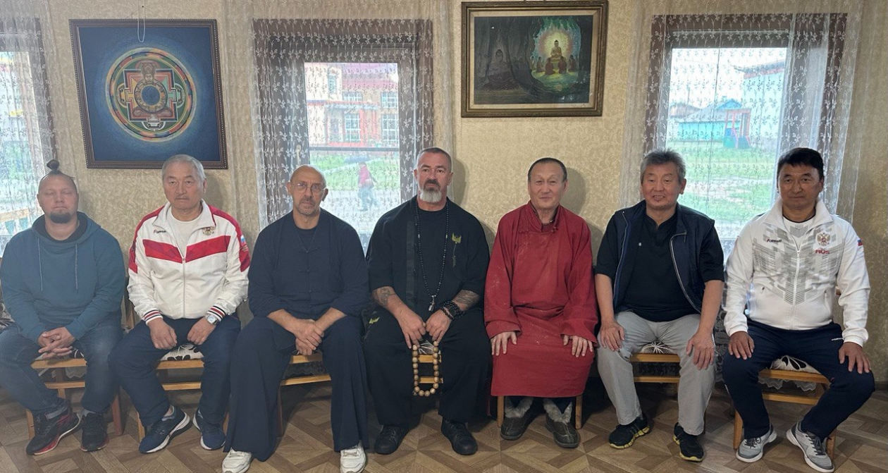 Каратисты в гостях у хамбо ламы Аюшеева