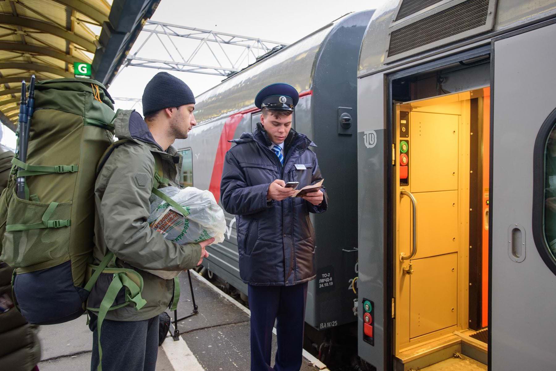 Посылка по железной дороге. Мобилизованные в поезде. Мобилизованные на РЖД. Мобилизация на железной дороге. РЖД мобилизация.