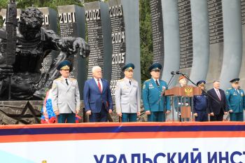 В Екатеринбурге состоялась торжественная церемония 88-го выпуска молодых специалистов Уральского института ГПС МЧС России