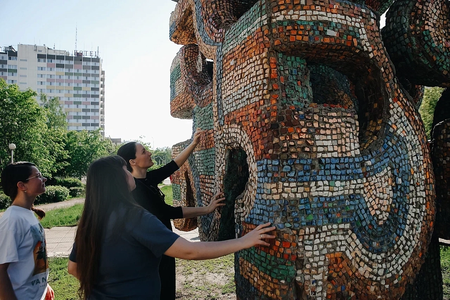 Фото: челнинские активисты начали восстанавливать скульптуру Ханова 