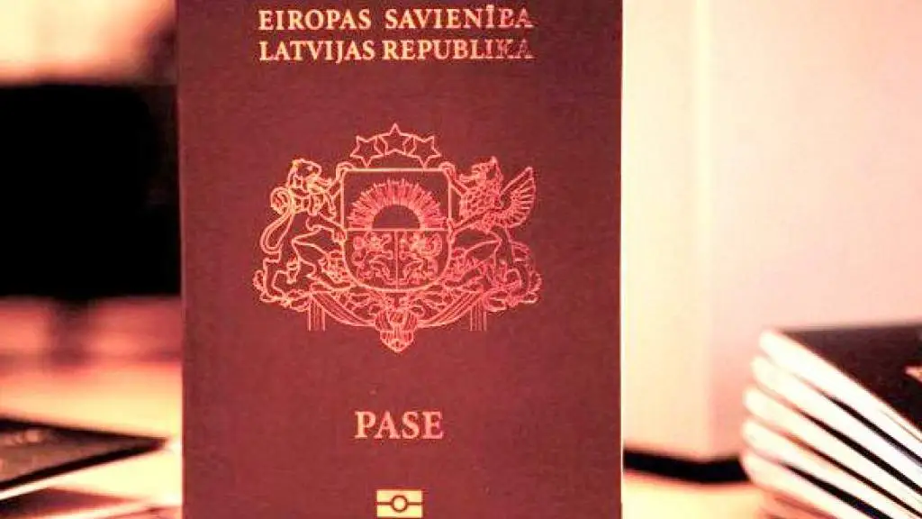 «Такое отношение к своим гражданам»: внучка легендарного хоккеиста Балдериса не смогла получить латвийский паспорт