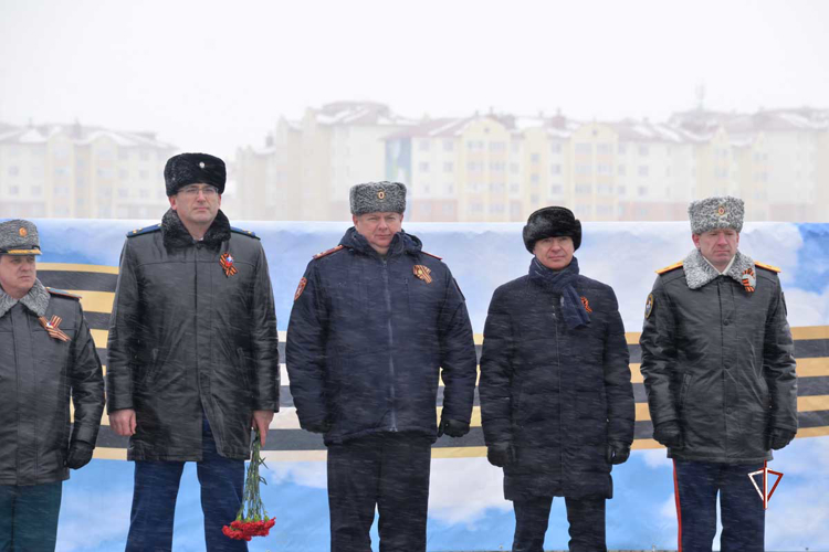 Парадный расчет Росгвардии в столице Ямала принял участие в праздничном марше, посвященном Великой Победе