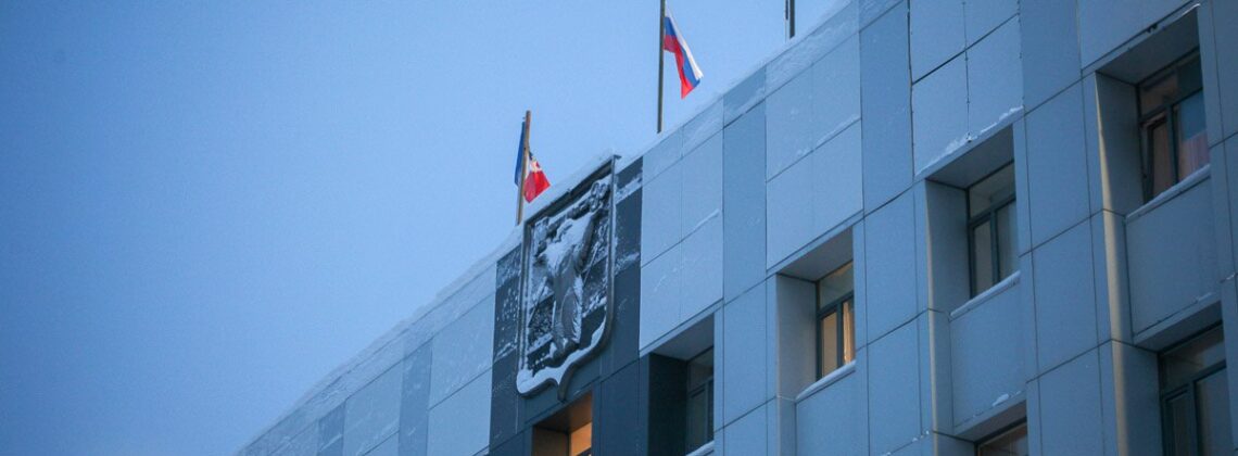 На пост главы города губернатор Красноярского края предложил кандидатуры Дмитрия Карасева и Романа Сербина