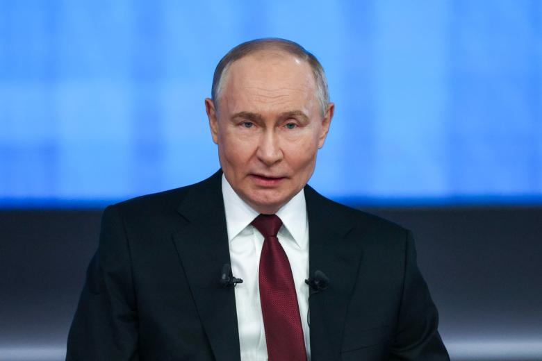 «Не ждать манны небесной»: Путин дал совет молодым семьям