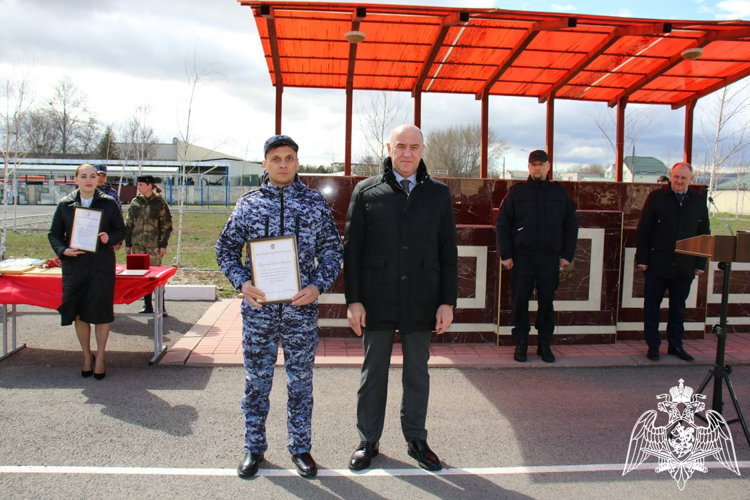 В Управлении Росгвардии по Карачаево-Черкесской Республике состоялся митинг, посвященный Дню образования войск национальной гвардии Российской Федерации