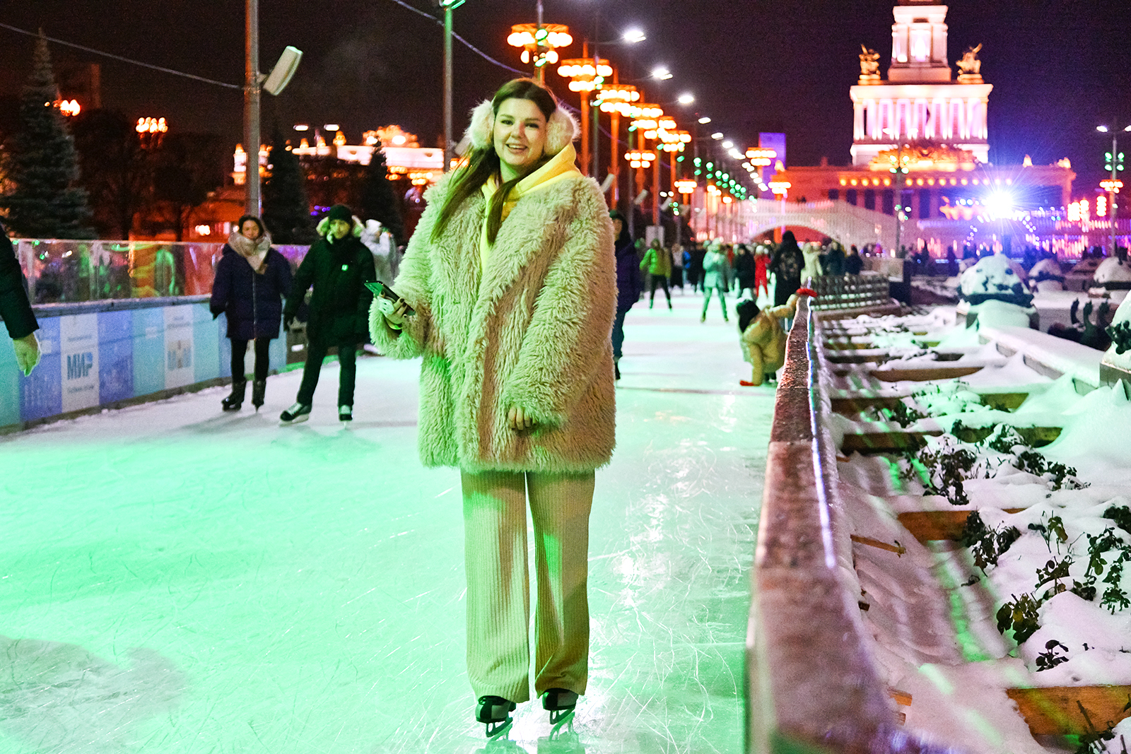 Вднх 2023 новый. Каток на ВДНХ 2022. ВДНХ В Москве зимой. Новогодний ВДНХ. Новогодний каток в Москве.