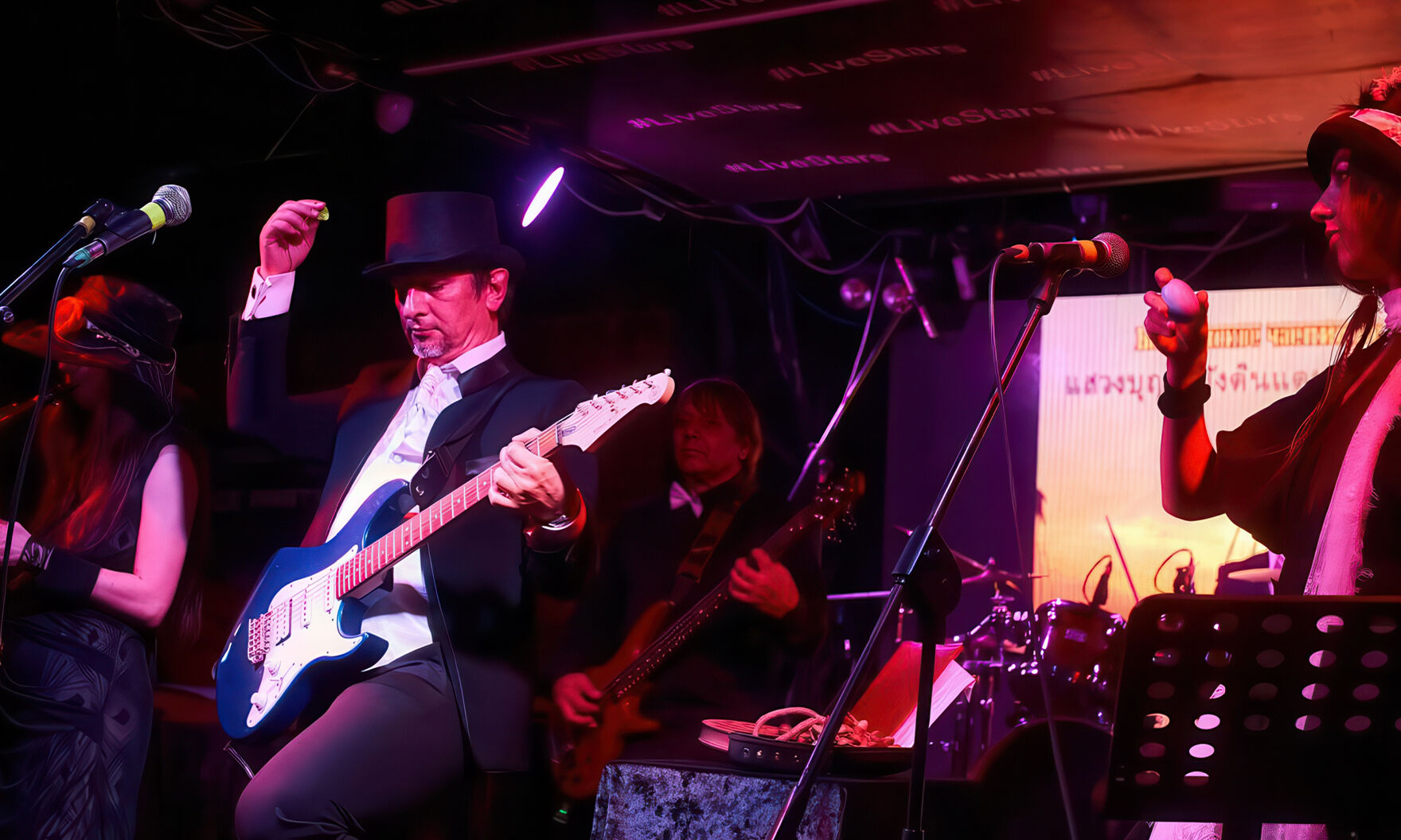 25 лет группе «Бостонское чаепитие»: как «шпионы гламура» предвосхитили азиатский тренд 