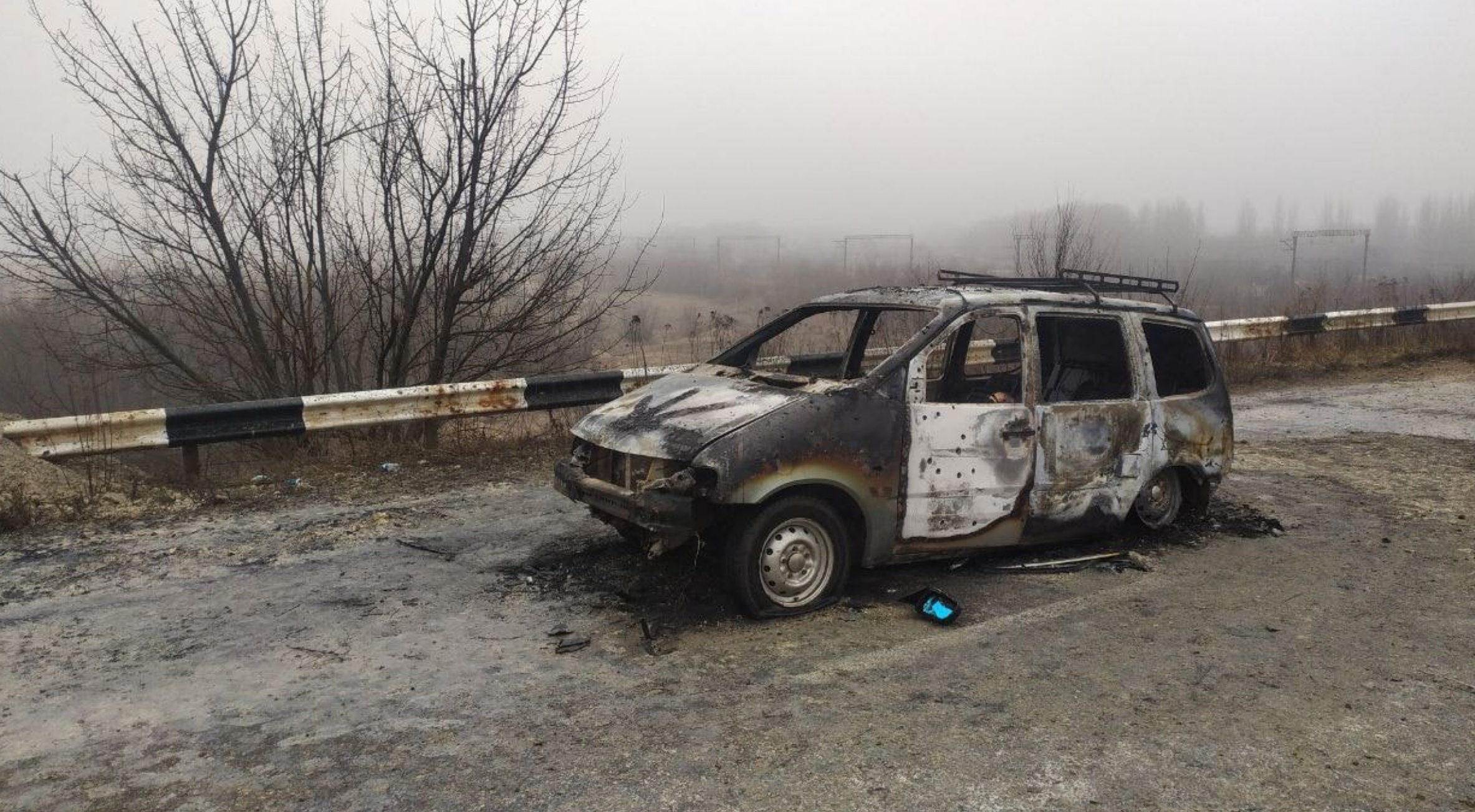 Сколько погибло мирных жителей в белгородской области. Подрыв машины в Донецке февраль. Подрыв машины в Горловке. Разваленная машина. Обстрел машины с мирными жителями.