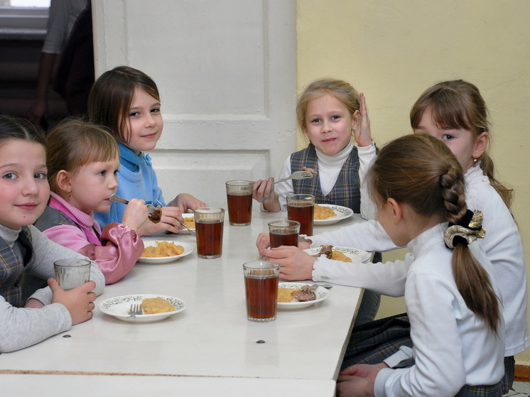 В школах Саратовской области опять недокармливают учеников