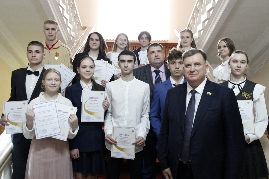 В Смоленске наградили лауреатов премии имени Ю.А. Гагарина