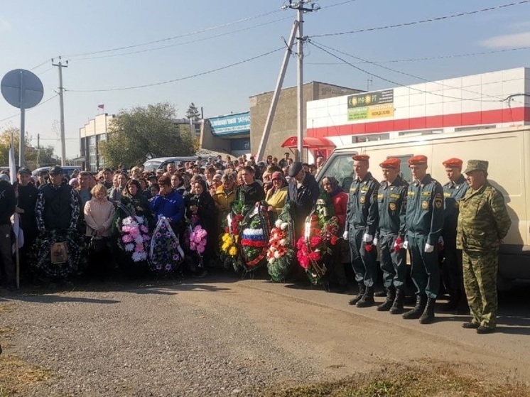 В селе Альменево простились с погибшим участником спецоперации