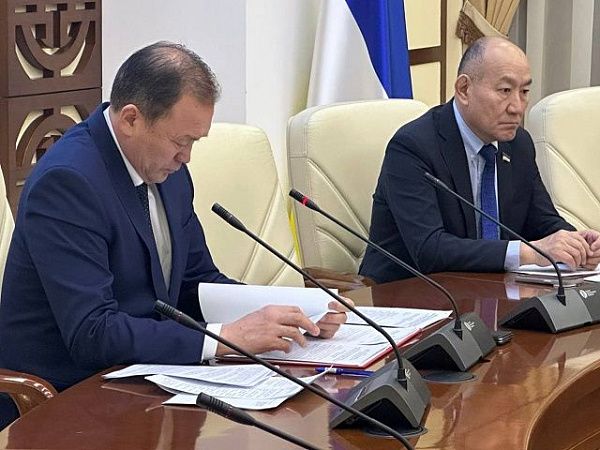  В Правительстве Бурятии обсудили готовность к новогодним праздникам и утвердили план КЧС на 2026 год