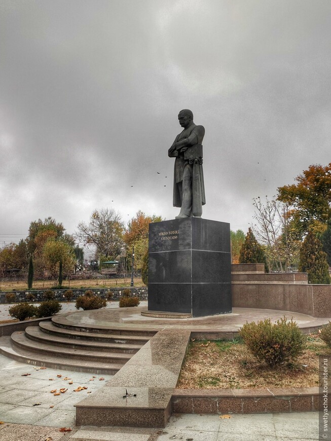 Азербайджанский городок Шеки — халва, пити, дворец ханов и корова в парке 