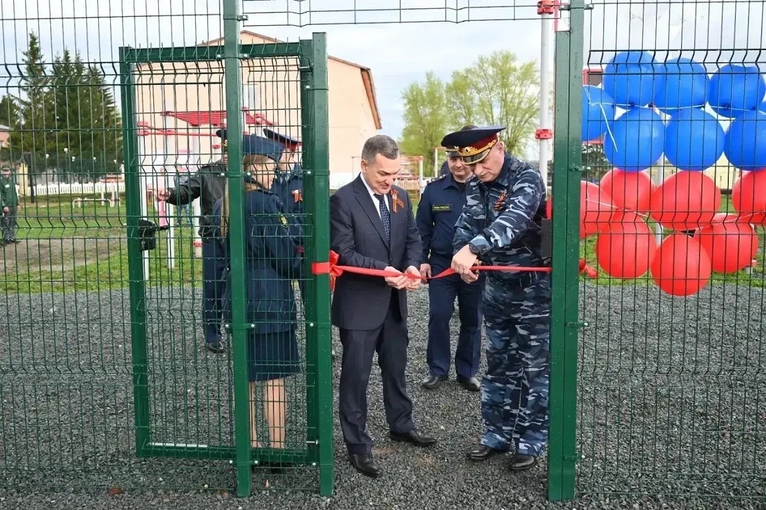 Спортивную площадку открыли в новосибирской воспитательной колонии