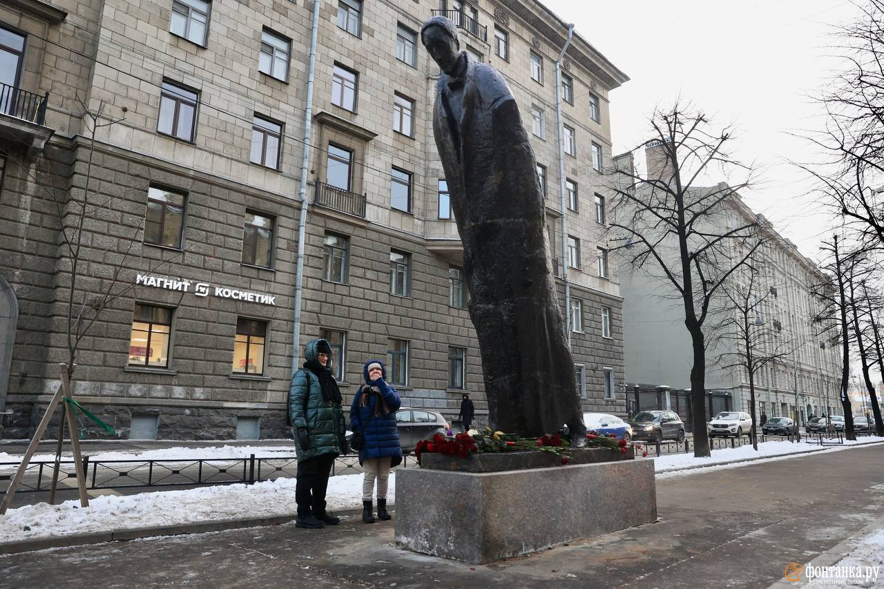 памятник бродскому в москве