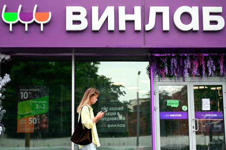 «Репутационные и финансовые риски огромные», — резюмировал Кутасов. Один из свежих примеров — июльская атака на сеть алкомаркетов «Винлаб», которая стоила компании больше миллиарда рублей