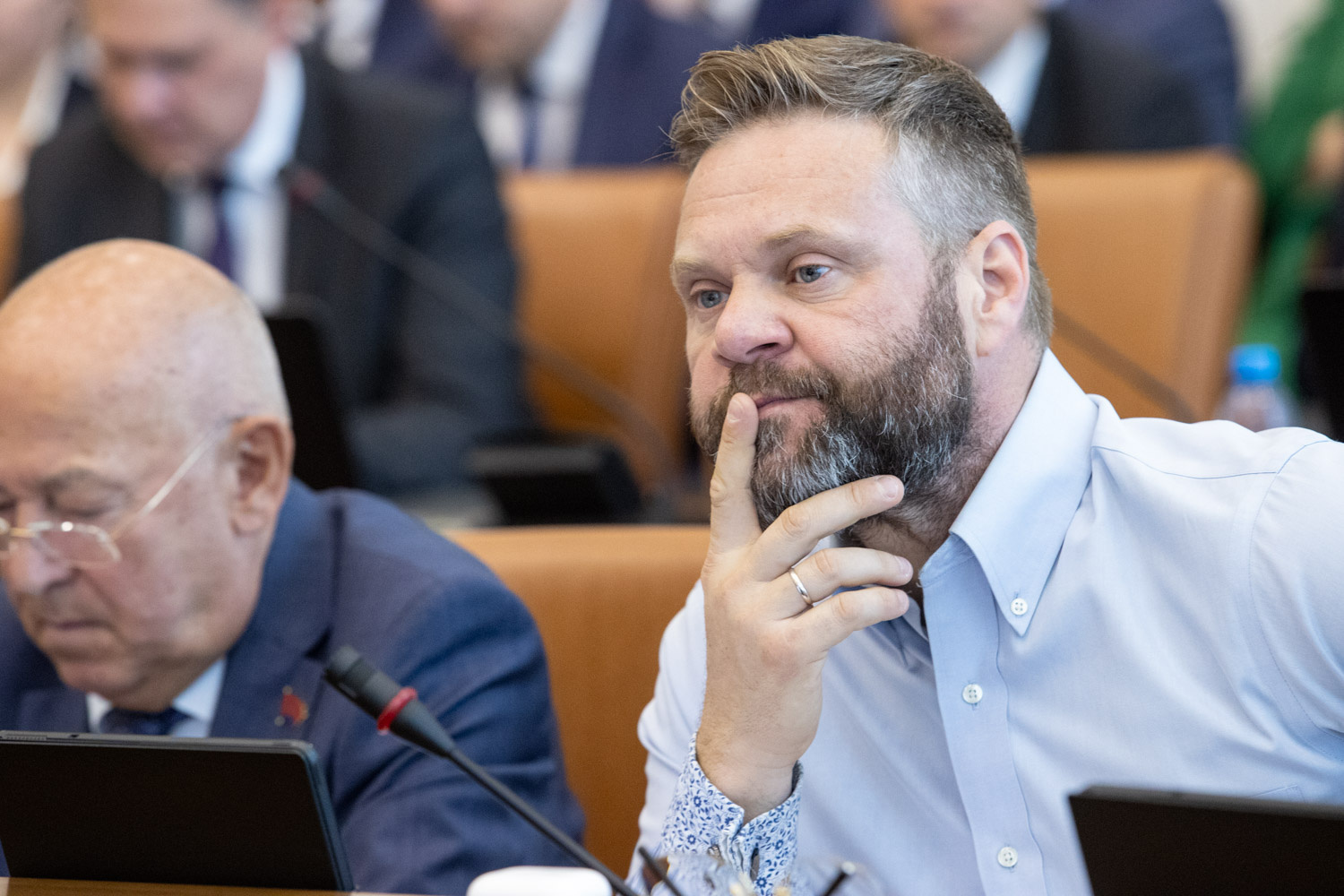 Роману Геннадьевичу палец в рот не клади...