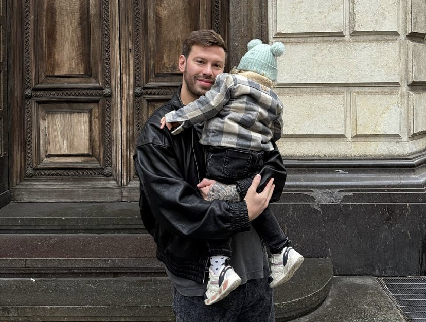 Популярный футболист из Саратова помог дочери выучить первое стихотворение