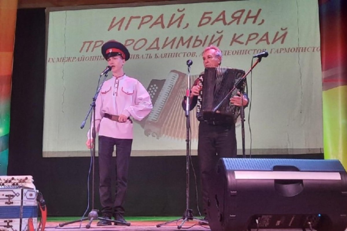 Педагоги и юные артисты трех школ искусств Неклиновского района выступали вместе.