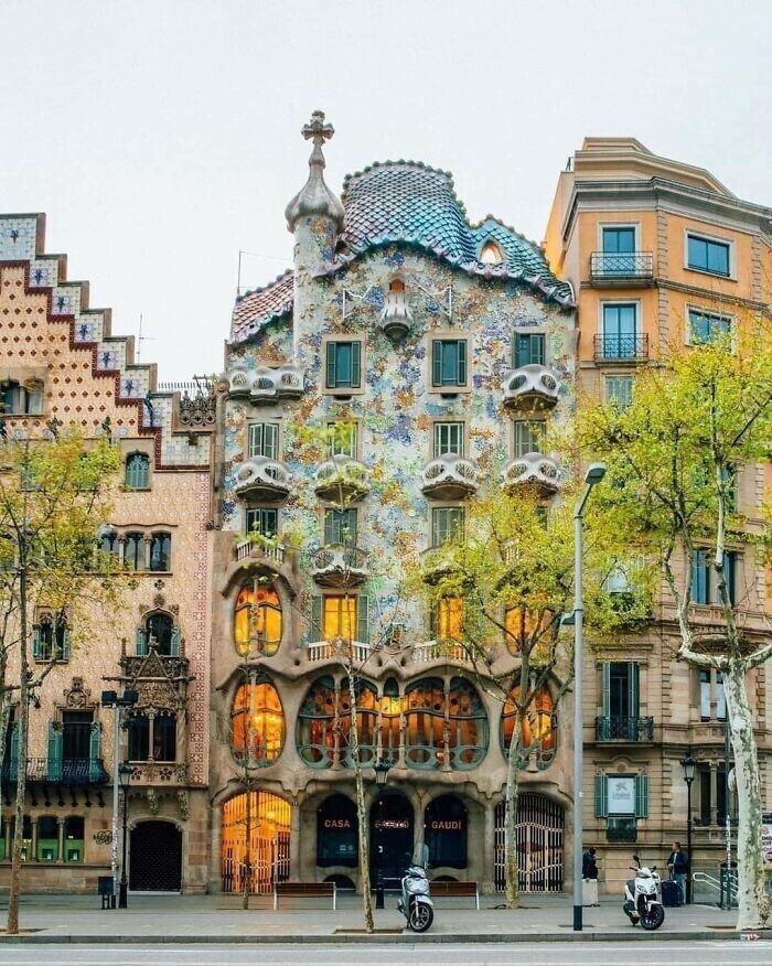 2. Дом Бальо (Антонио Гауди) в Барселоне, Испания
