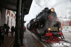 Эшелоны с эвакуированными прибывали в город