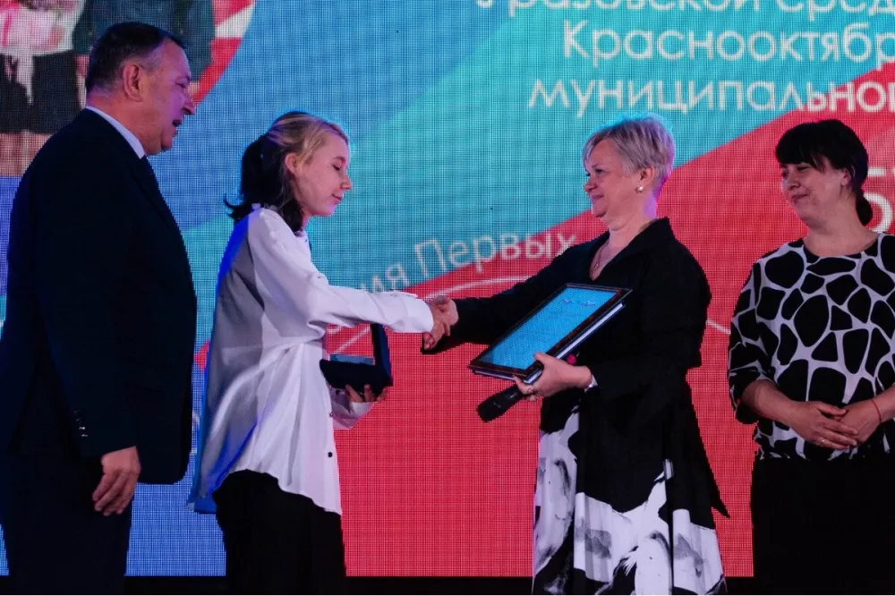 Фото Нижегородскую школьницу наградили за спасение брата и сестры при пожаре - Новости Живем в Нижнем