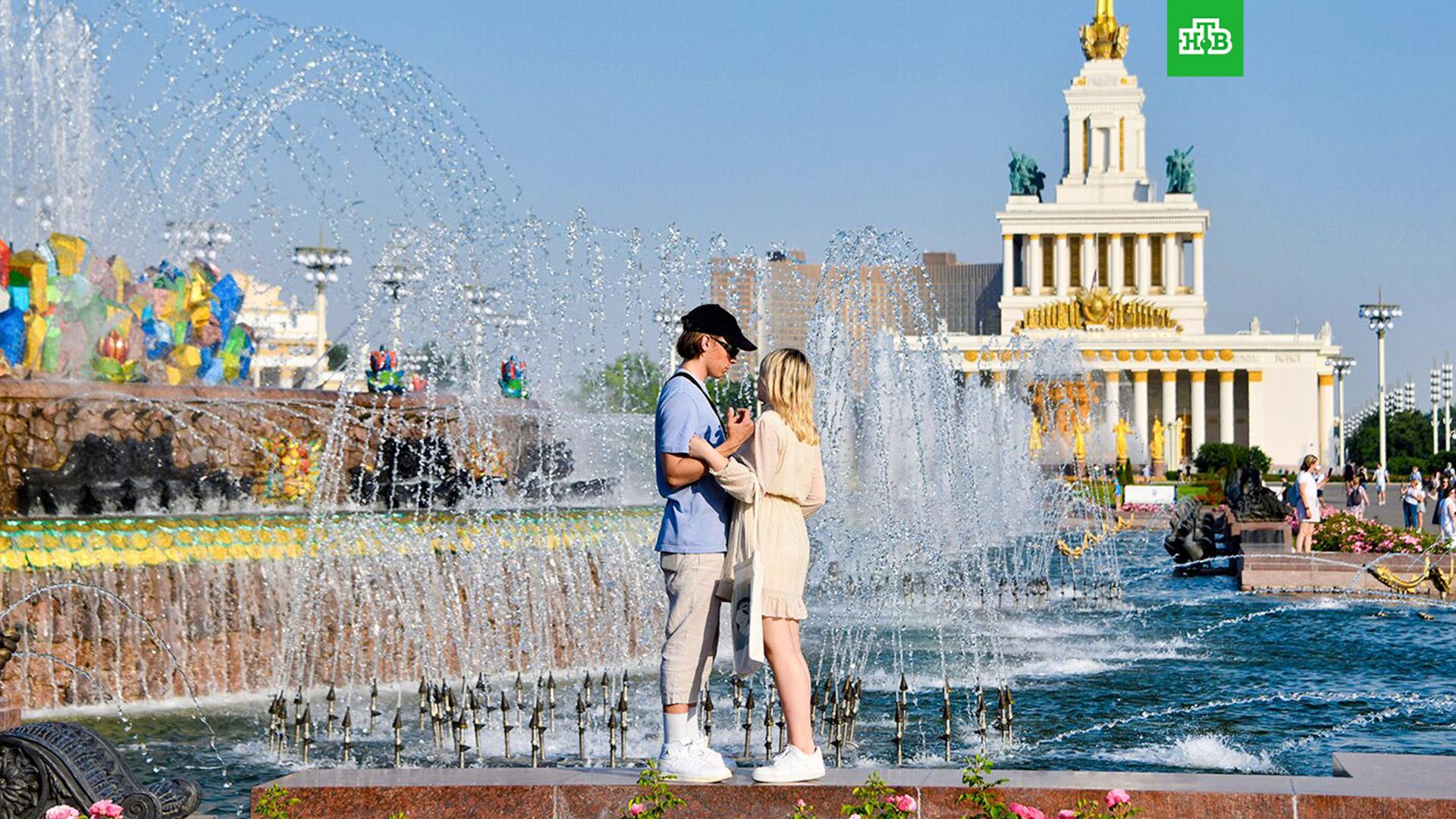 Выбирай москва. Парк ВДНХ сейчас. Жара. ВДНХ В Москве летом. Парк для свиданий в Москве.