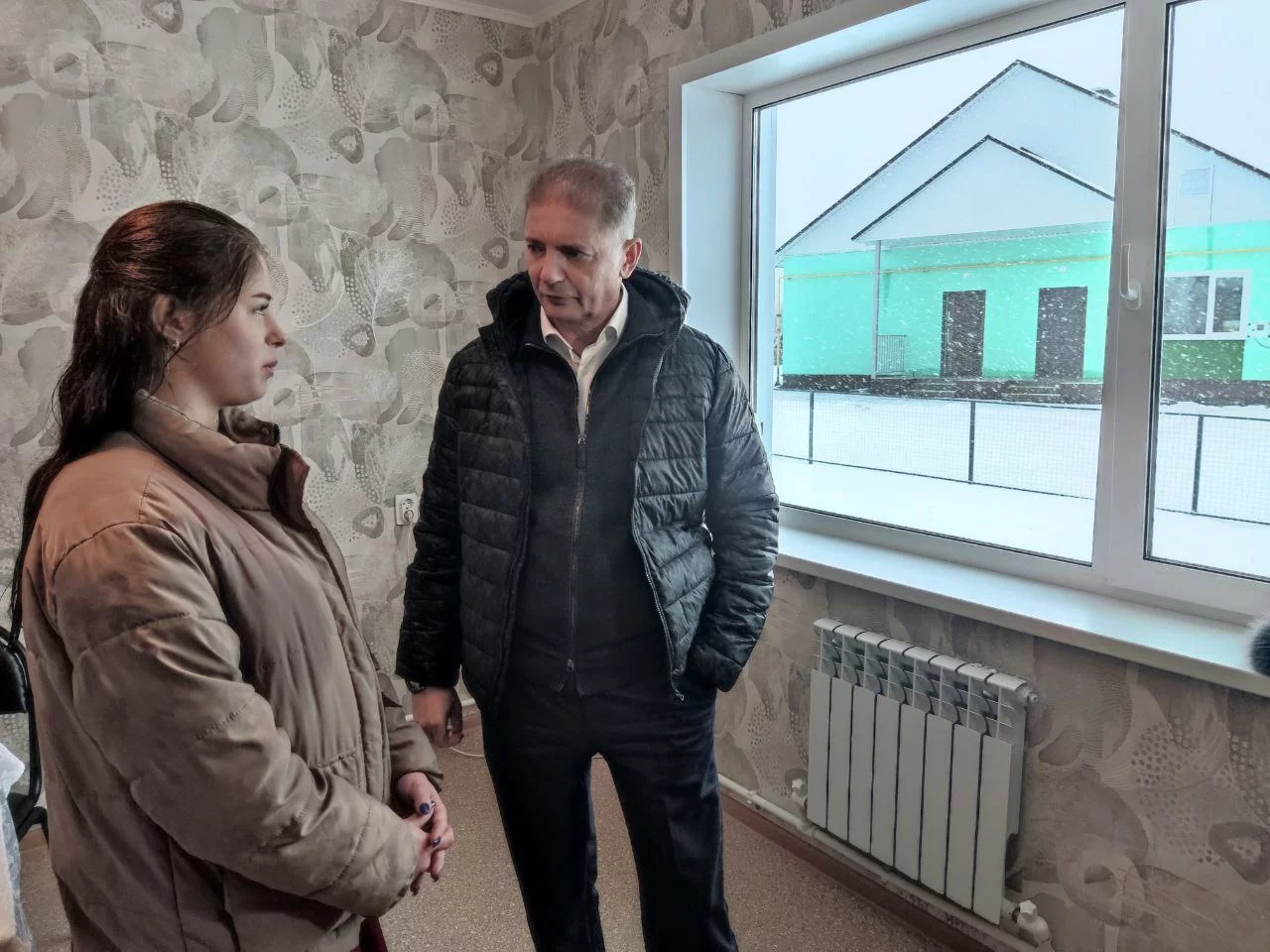 Квартиры сиротам. Квартира сиротам чебоксары 2023. Обеспечение жильем детей сирот. Рабочая поездка. Детям сиротам вручили ключи от квартир.