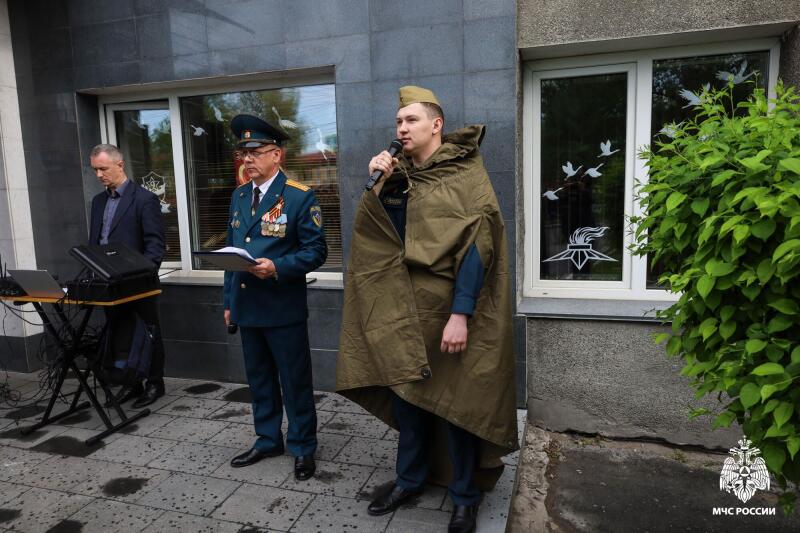 Сотрудники МЧС Омской области получили награды в День Победы