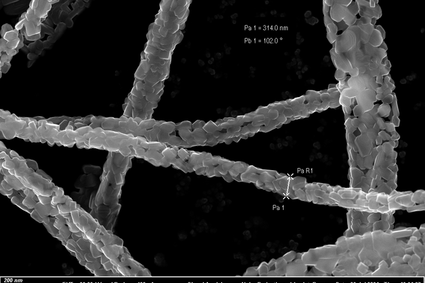 Структура нанонитей из оксидов ванадия под электронным микроскопом (увеличение 32500х)