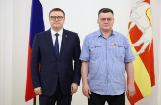Алексей Текслер вручил государственные и региональные награды южноуральцам. Автор фото - Наиль Фаттахов 