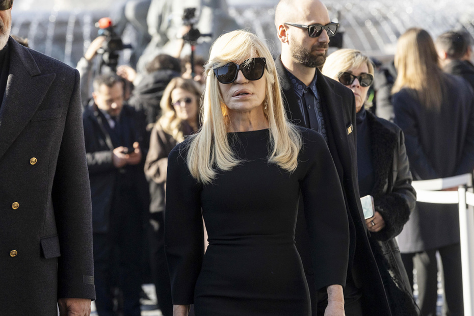 Донателла Версаче на похоронах Валентино Гаравани
