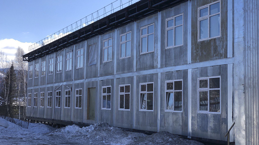 Школа в Экимчане готова на 37%, вместо ранее озвученных Минстроем 50% - gtrkamur.ru