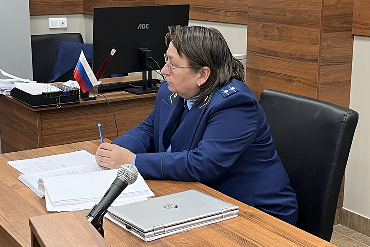 «Из данных о личности Фатыхова видно, что он официально трудоустроен не был, постоянного источника дохода не имел. Ранее привлекался к уголовной ответственности», — отметила гособвинитель Светлана Белова в ходе процесса