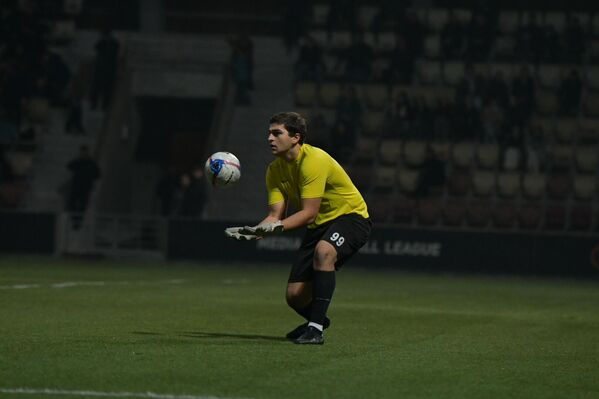 Перед началом игры минутой молчания почтили память выдающегося футболиста Никиты Симоняна, который начинал профессиональный путь в Абхазии. - Sputnik Абхазия