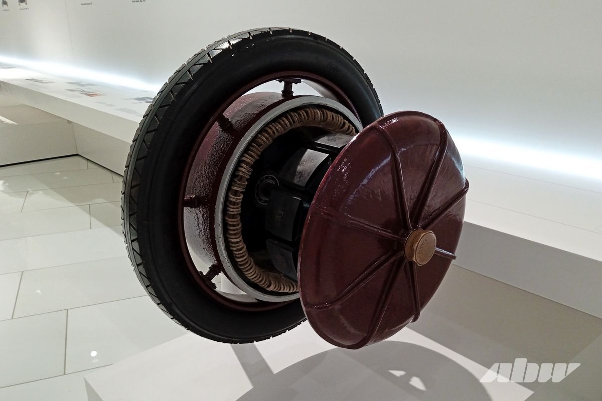 От экспериментов с электричеством до Volkswagen Beetle: 150 лет со дня рождения Фердинанда Порше