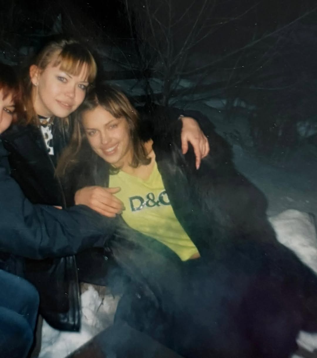 Ковры, коты и пена: Ирина Шейк опубликовала архивные фотографии из Еманжелинска