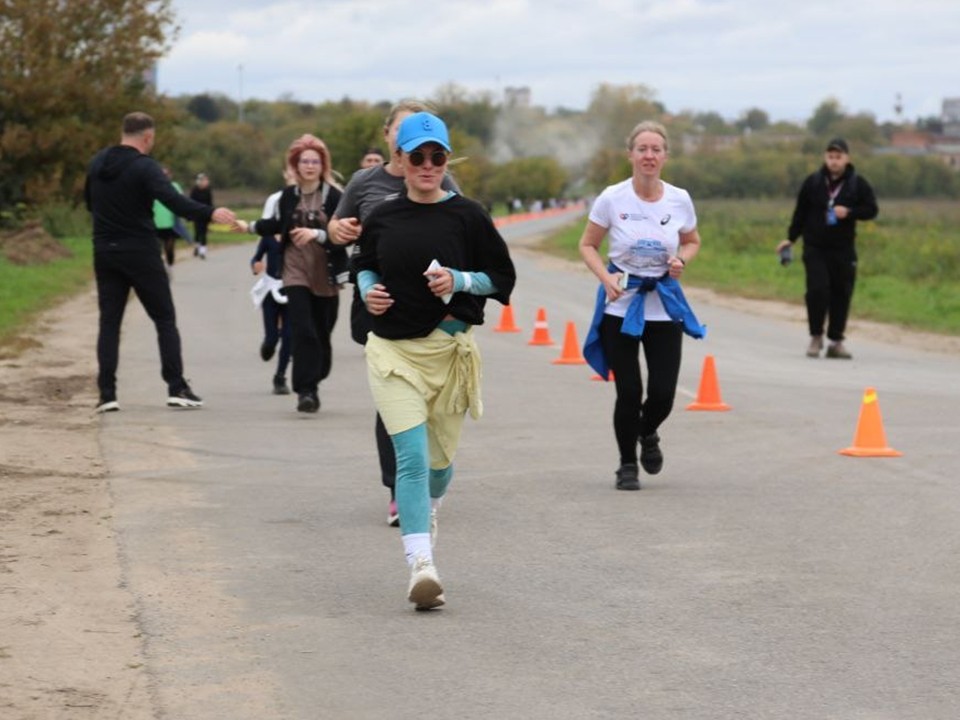 Серпуховские Мальдивы собрали сотни участников на праздничный «ЗОбег» в честь Дня города