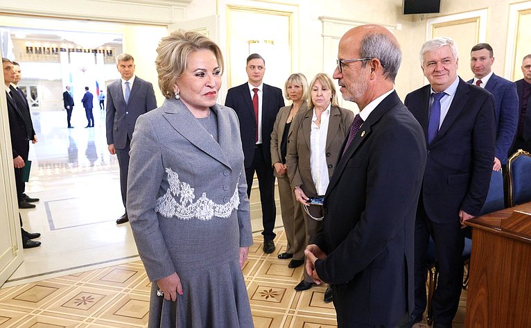Валентина Матвиенко провела встречу с Председателем Парламента стран Латинской Америки и Карибского бассейна (ПАРЛАТИНО) Роландо Мигелем Гонсалесом Патрисио