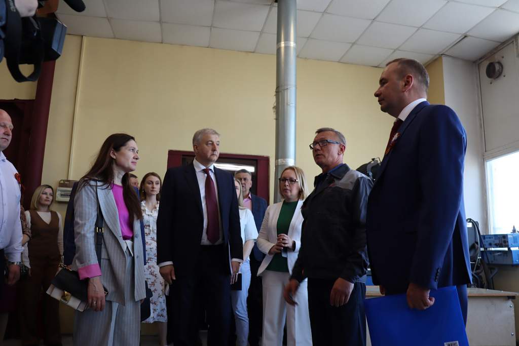 Курские власти обсудили подготовку кадров для заводов