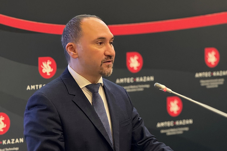 «У нас есть чат, где больницы республики докладывают о количестве новорожденных, какие у них патологии. Я лично веду чат, все читаю и понимаю, что у нас происходит в республике»