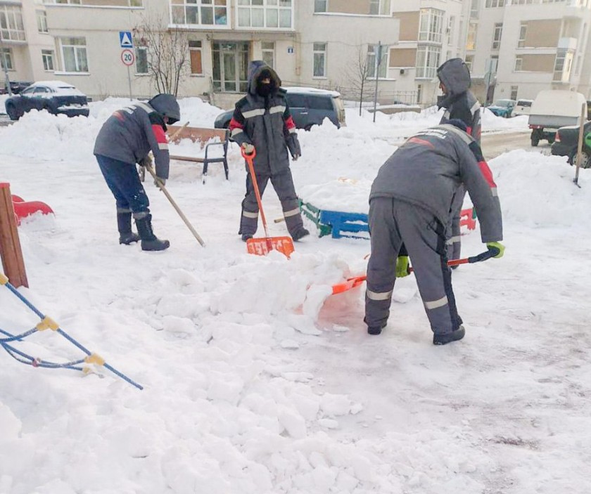 На территории городского округа Красногорск продолжается масштабная уборка снега