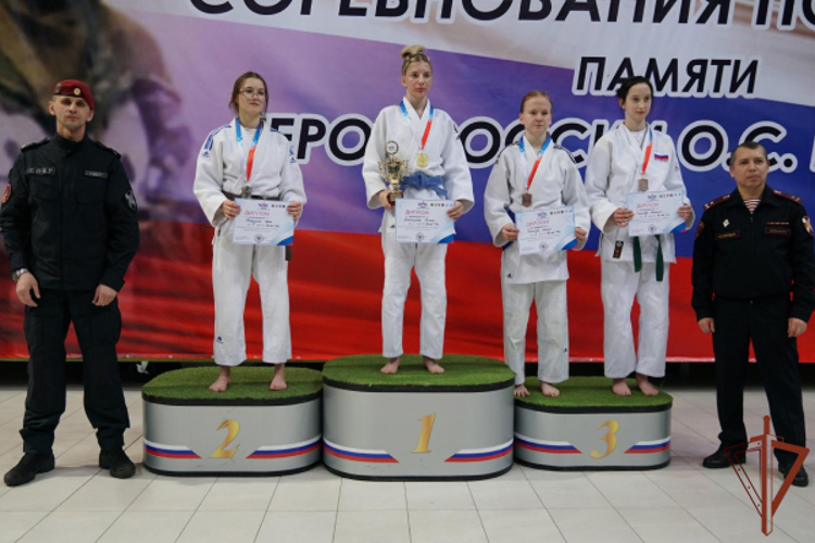 Турнир по дзюдо памяти погибшего офицера войск правопорядка прошел в Брянске