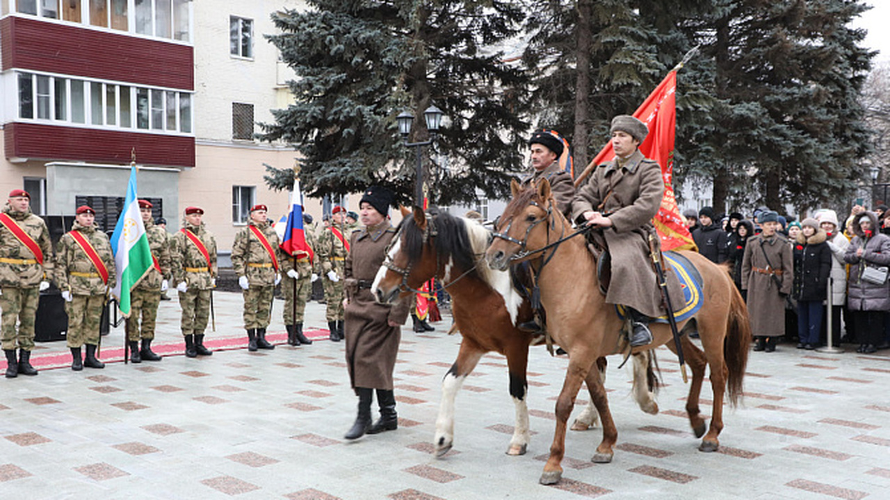 В Уфе сегодня открыли обновленный сквер 112-й Б...