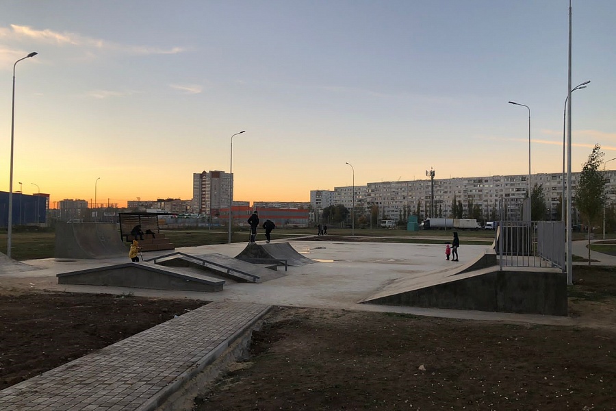 Парк новый город Волжский. Новый парк в Волжском. Парк ЗКО Волгоград. В Ясенево обустроили новый скейт-парк.