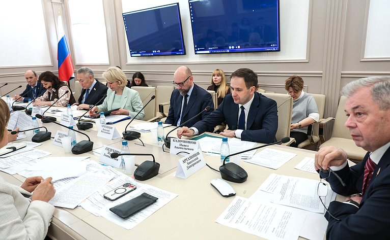 Круглый стол на тему «Актуальные вопросы совершенствования межбюджетных отношений при реализации Федерального закона «Об общих принципах организации местного самоуправления в единой системе публичной власти»