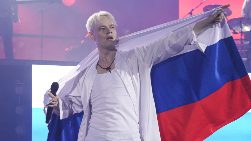 Как российские звезды поздравили страну с 9 Мая