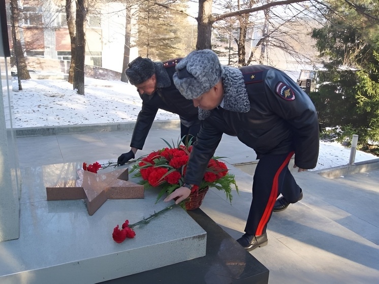 В Хабаровске почтили память погибших сотрудников полиции